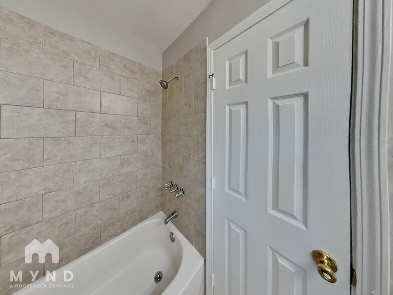 Building Photo - 829 Bonneville Terrace NW