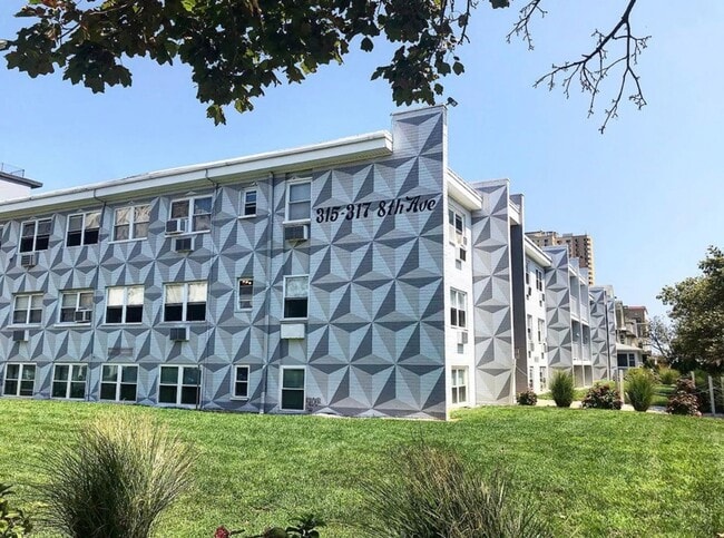 Building Photo - 8th Ave Condos