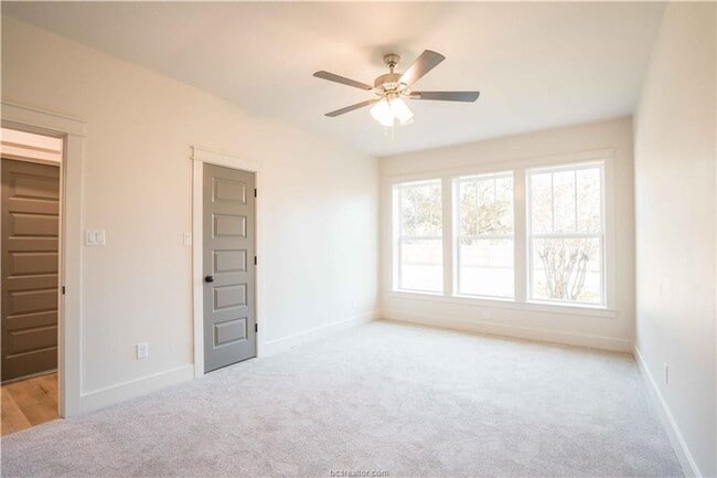 Building Photo - AUGUST 2026 PRE-LEASE!! Stunning Remodeled...