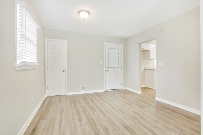 Building Photo - 6195 Cedar Wood Dr