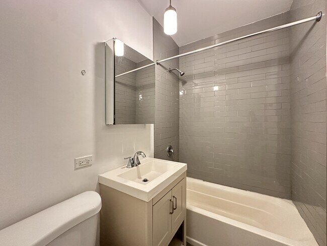 Building Photo - 550 Chestnut St