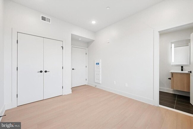 Building Photo - 5521 Wayne Ave