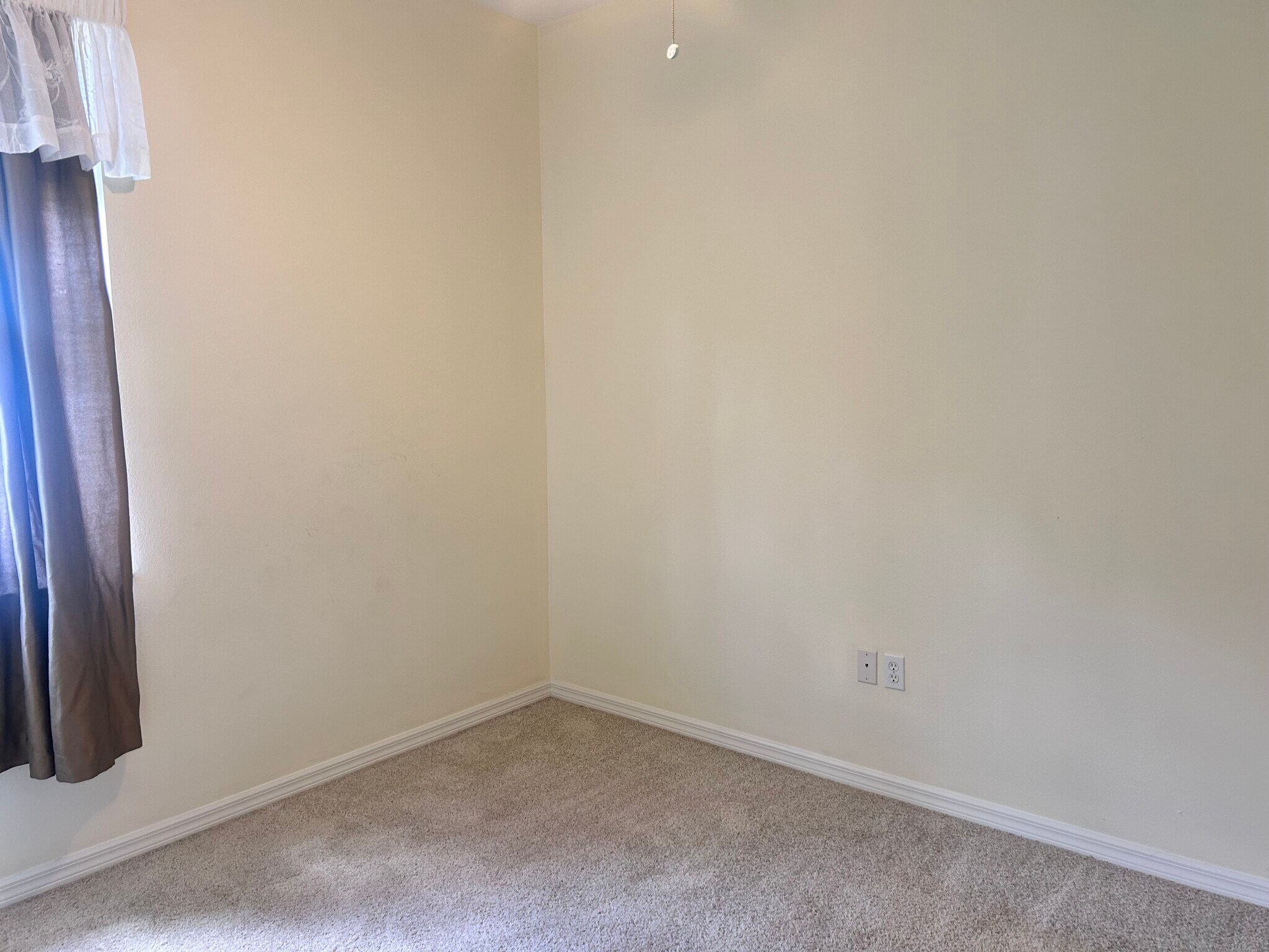 Building Photo - 1494 Millbrook Cir