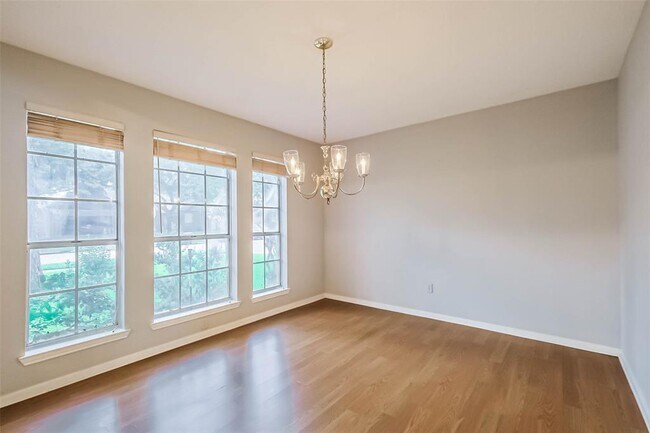 Building Photo - 10218 Hedge Way Dr