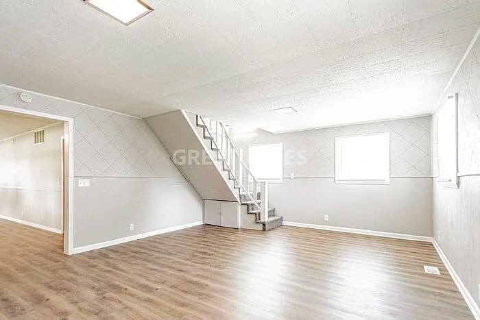 Building Photo - 121 Rose Ln