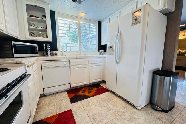 Building Photo - 23 Don Quixote Dr