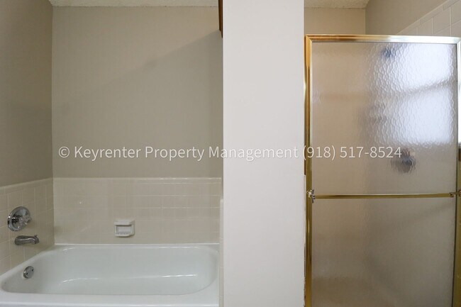 Building Photo - Recently Updated 3 Bed 2.5 Bath in Bixby - Move in Ready!