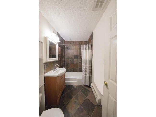 Building Photo - 2616 Harriet Ave