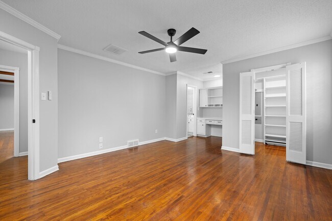 Building Photo - 1539 Brookside Dr