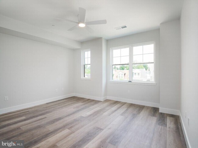 Building Photo - 303 Fountain St