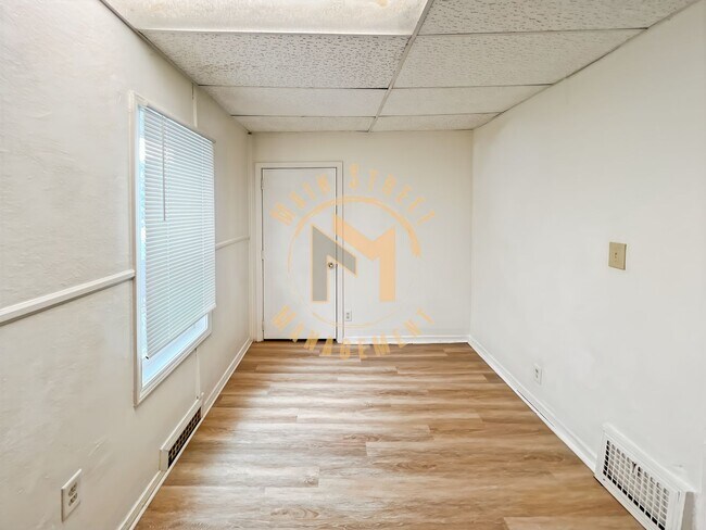 Building Photo - 608 2nd St