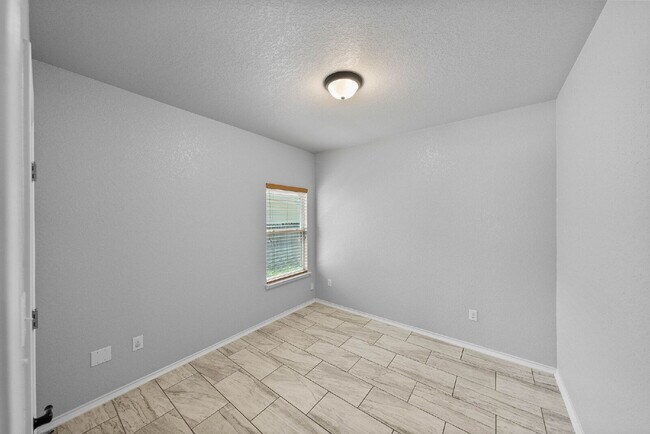 Building Photo - 170 Tedder St