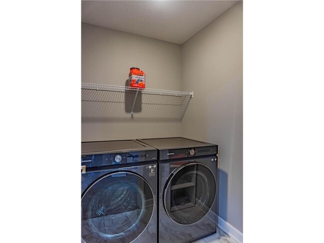 Building Photo - 1582 Edgebrook Ln