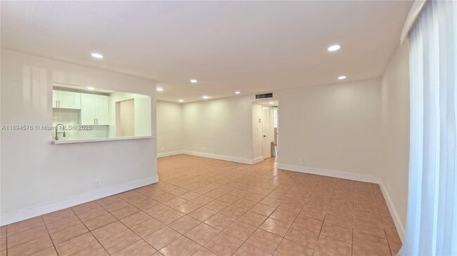 Primary Photo - 1720 Funston St