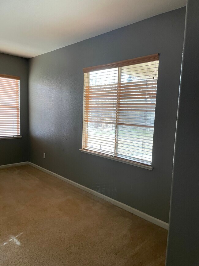 Building Photo - 550 Hearth Way