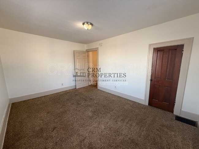 Building Photo - 811 N Webster St