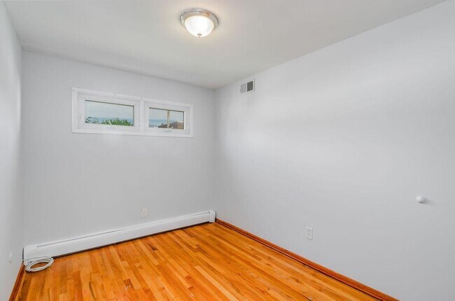 Building Photo - 145 Hobart Ave