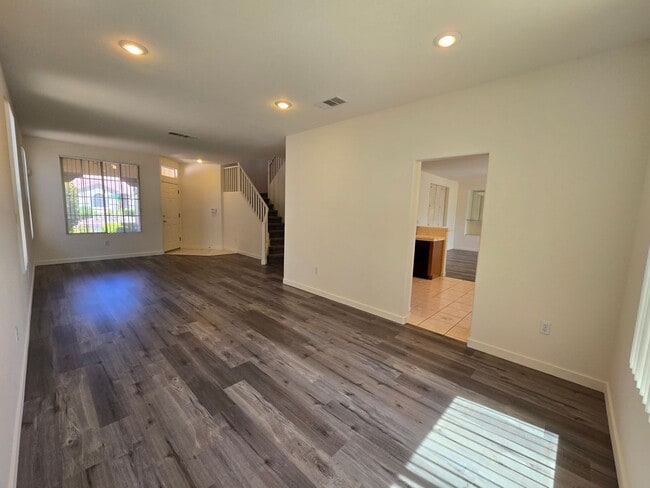 Building Photo - A Fabulous 3 Bedroom Home in Seven Hills