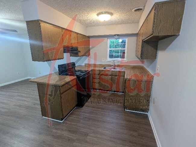 Building Photo - 8061 Martha Ann Ln