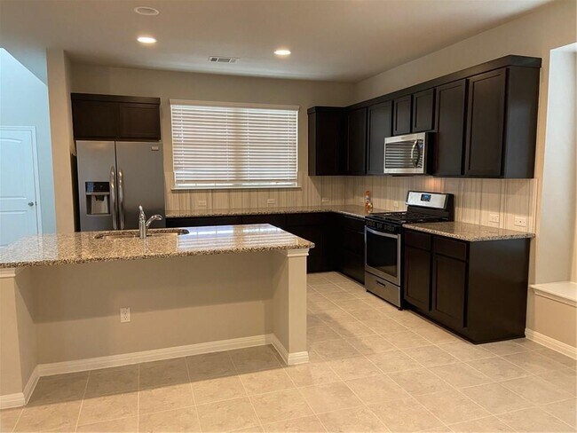 Building Photo - 428 S Brook Dr