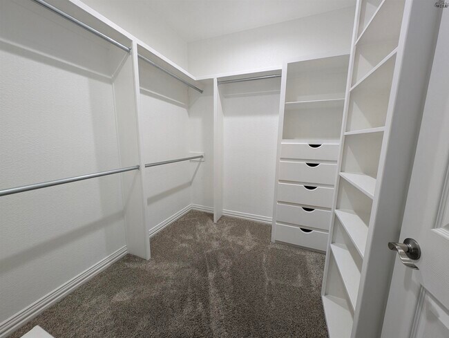 Building Photo - 2916 S Shepherds Glen