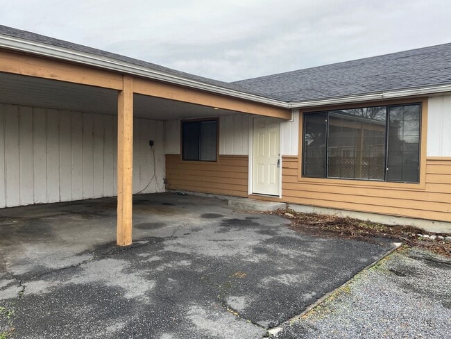 Building Photo - Duplex For Rent / WSG INCLUDED!!!