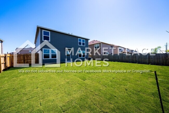 Building Photo - 4013 Woodside Dr
