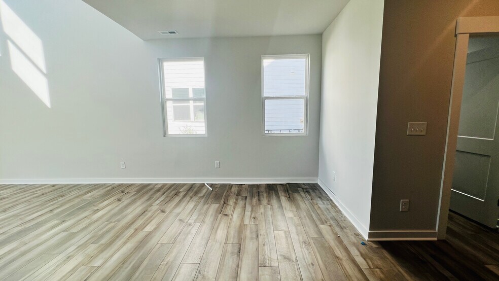 Building Photo - Room in Townhome on Munsing Dr