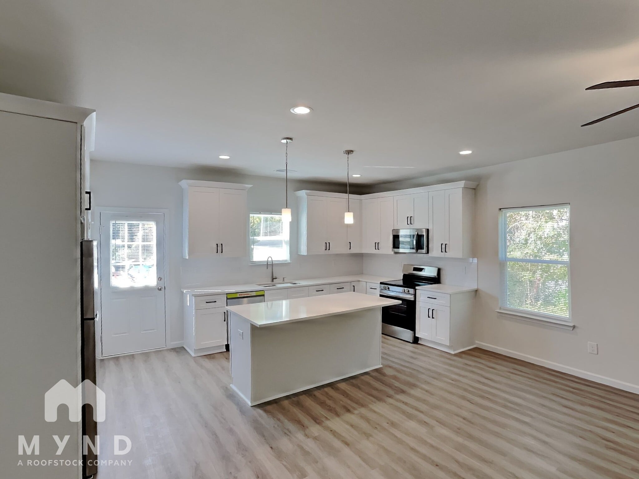 Building Photo - 220 E Boston Ave