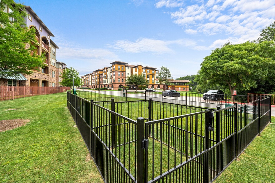 Building Photo - Dominion at Mercer Crossing