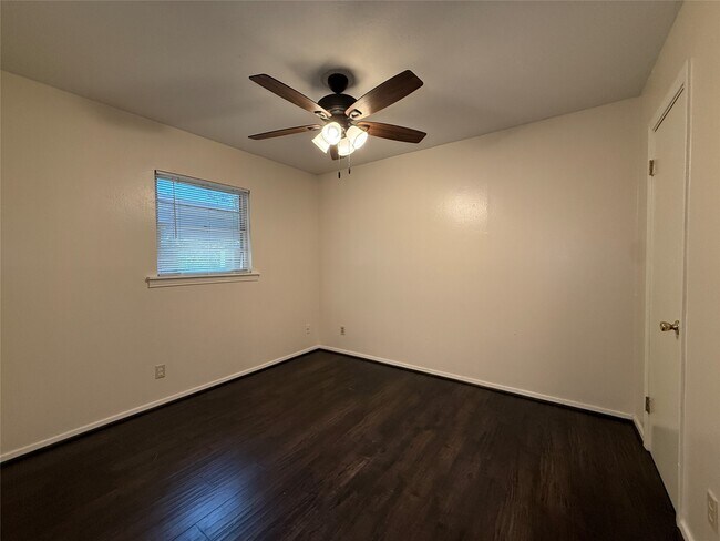 Building Photo - 1320 Heights Blvd