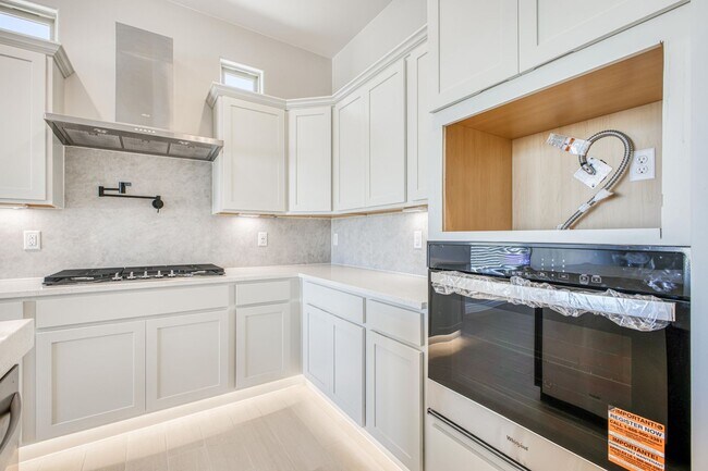 Building Photo - Beautiful East side House 4 bed-2.5 baths, part of The Club that includes Swimming Pool, Gym, Ten...