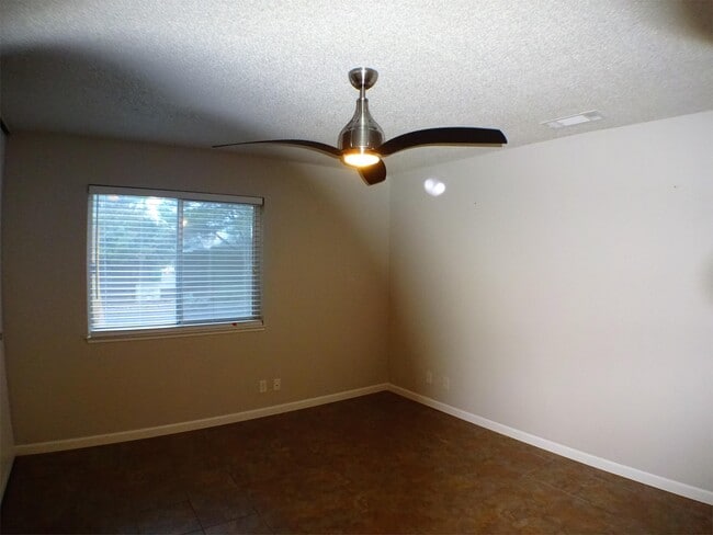 Building Photo - 3 Wrangler Ct