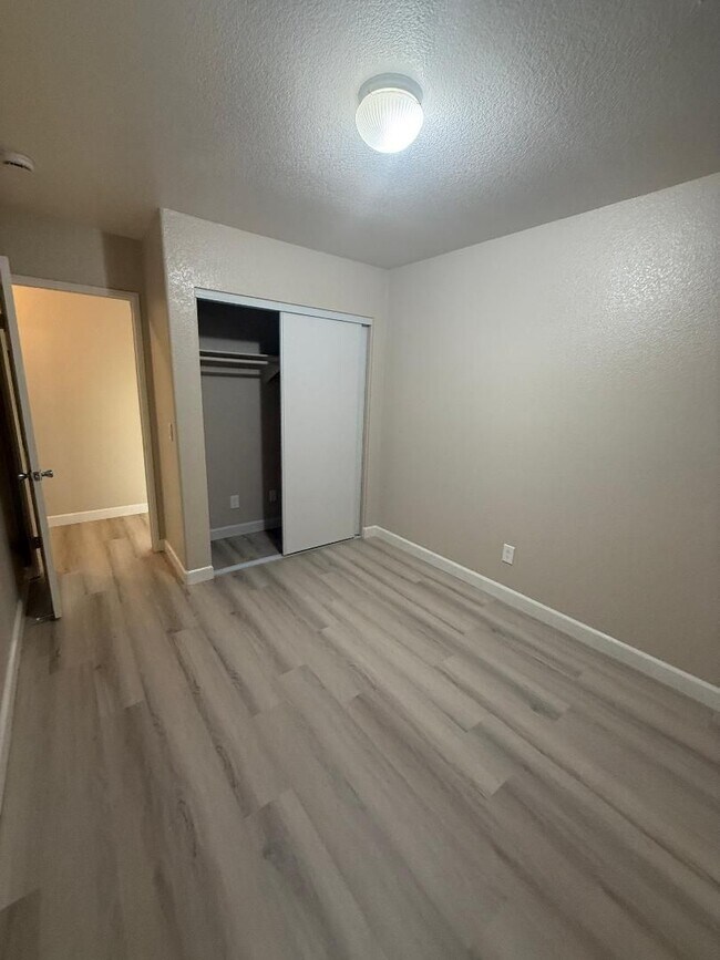 Building Photo - FOR RENT – Spacious 5 Bed / 3 Bath Home in Calexico!