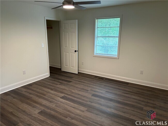 Building Photo - 148 Johnson Dr