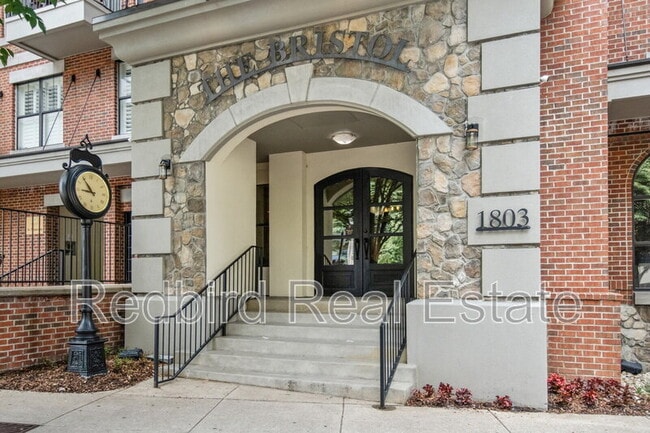 Building Photo - 1803 Broadway