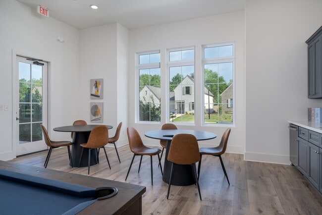 Building Photo - 815 Stonebrook Cir