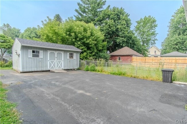 Building Photo - 363 Brainard St