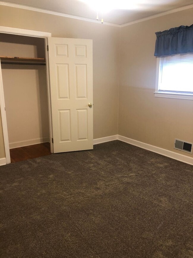 Building Photo - 3 Bedroom, 1.5 Bath Home near Furman Unive...