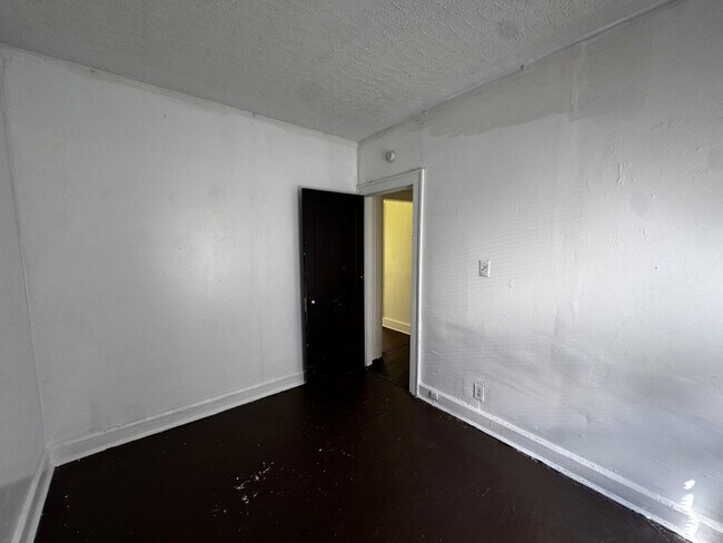 Building Photo - 12633 Edmonton Ave