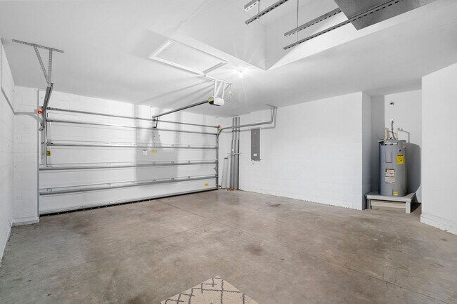 Building Photo - Stunning  2-bedr 2-bath+ Den/office home located in the desirable Lindsford in Fort Myers