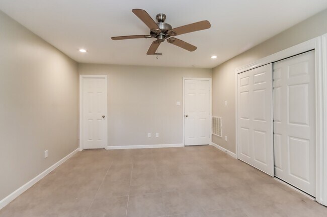 Building Photo - 24518 Pine Canyon Dr