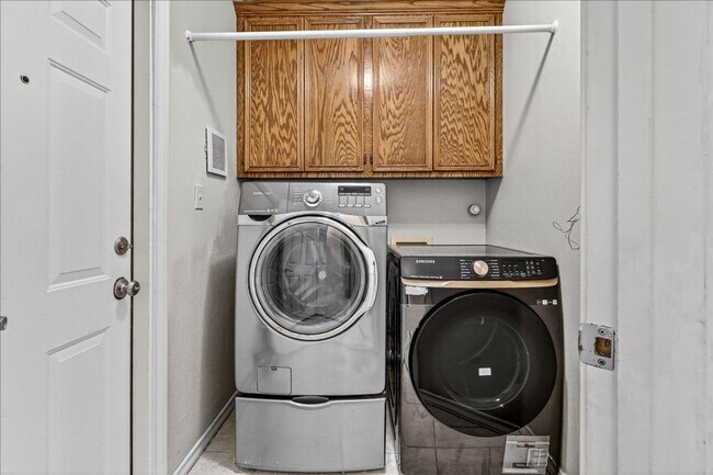 Building Photo - 6325 Oso Pkwy