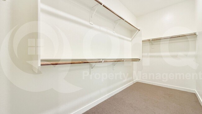 Building Photo - 708 N Bay Dr
