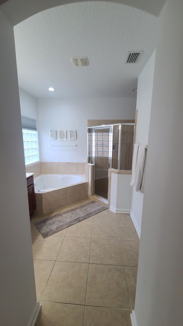 Building Photo - 4BR/3BA Gorgeous, fully-furnished home rea...