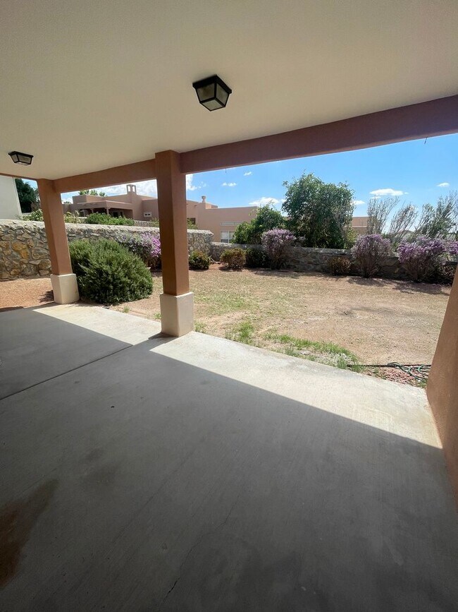 Building Photo - 2677 Stellar Way