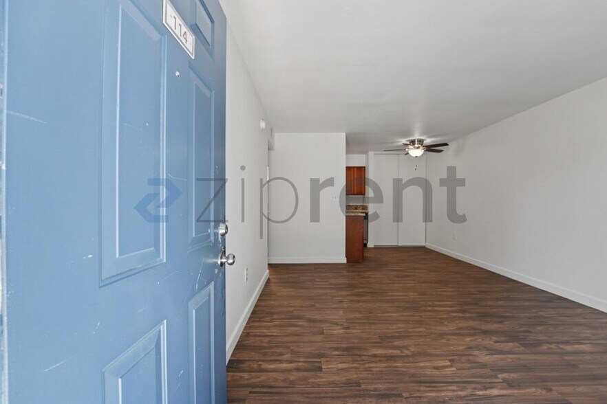 Building Photo - Unit B114