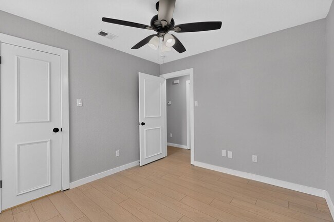 Building Photo - 3701 University Dr