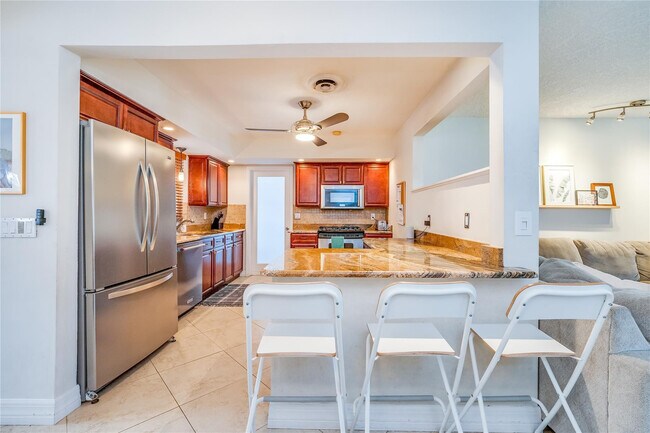 Building Photo - 1512 E Hawthorne Cir