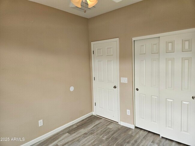 Building Photo - 7836 W Rock Springs Dr